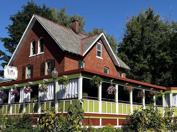 1 York Street, Saratoga Springs, NY 12866