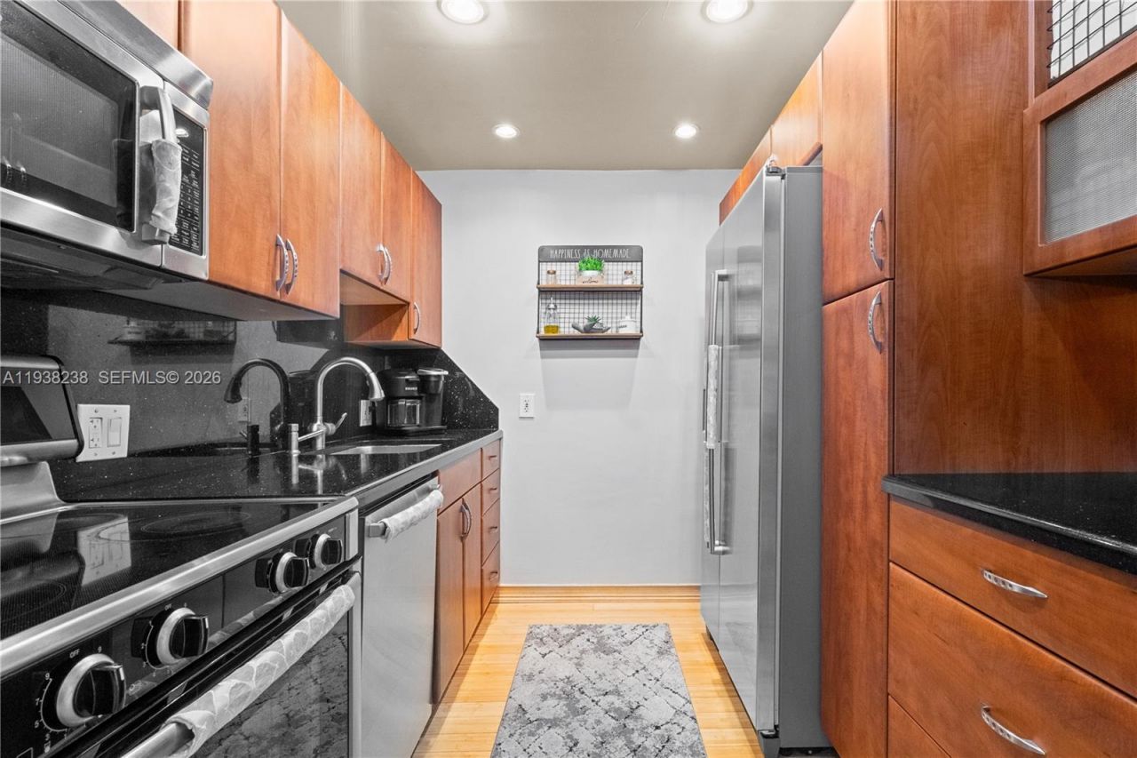 3675 N Country Club Dr, Unit 2404, Aventura, FL 33180 Photo