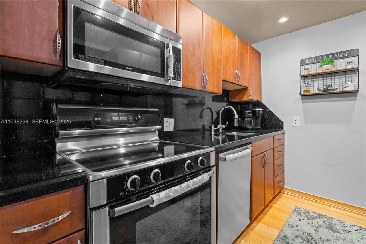 3675 N Country Club Dr, Unit 2404, Aventura, FL 33180 Photo