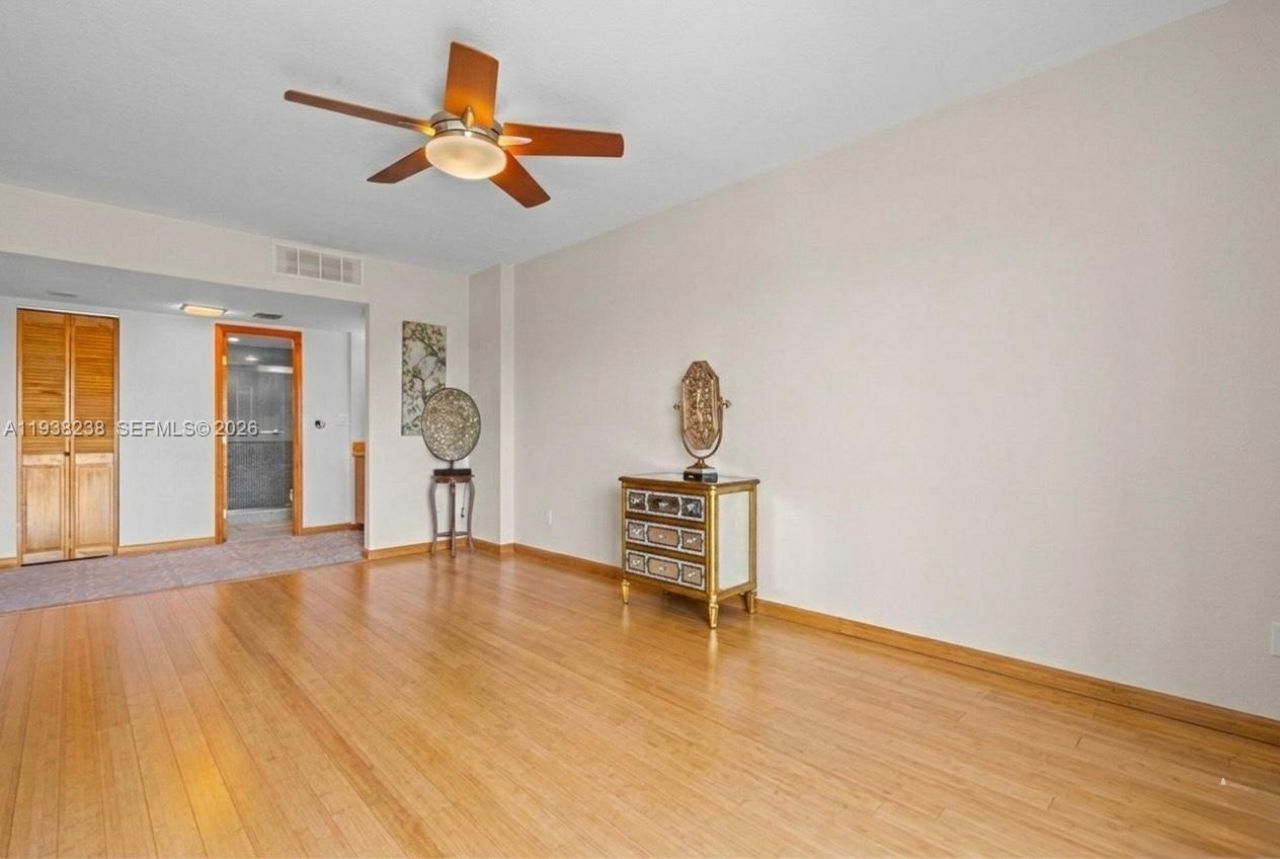 3675 N Country Club Dr, Unit 2404, Aventura, FL 33180 Photo