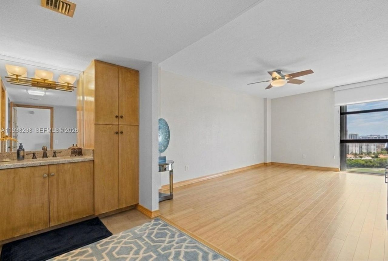 3675 N Country Club Dr, Unit 2404, Aventura, FL 33180 Photo