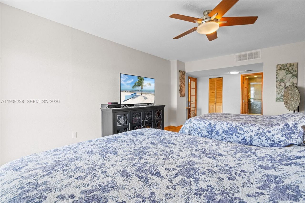 3675 N Country Club Dr, Unit 2404, Aventura, FL 33180 Photo