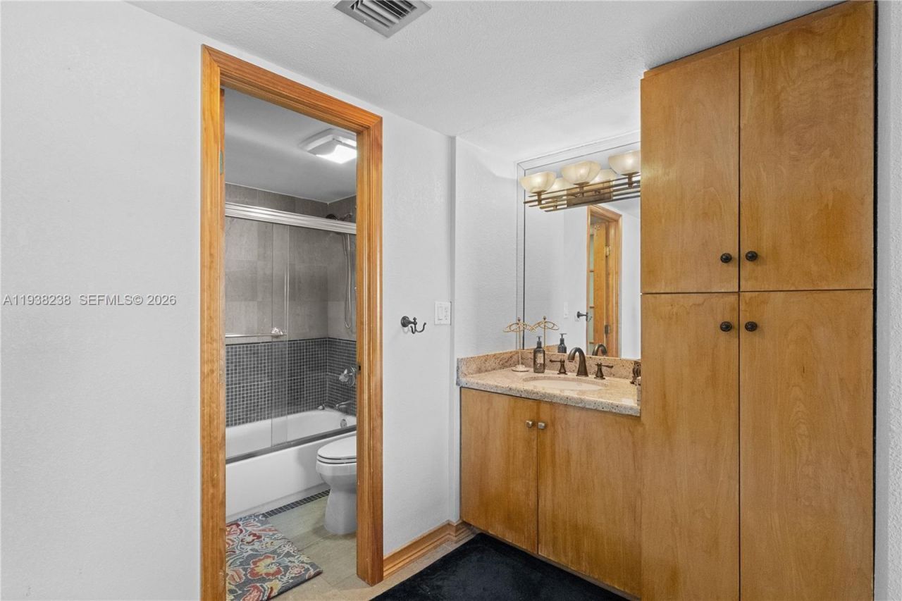 3675 N Country Club Dr, Unit 2404, Aventura, FL 33180 Photo