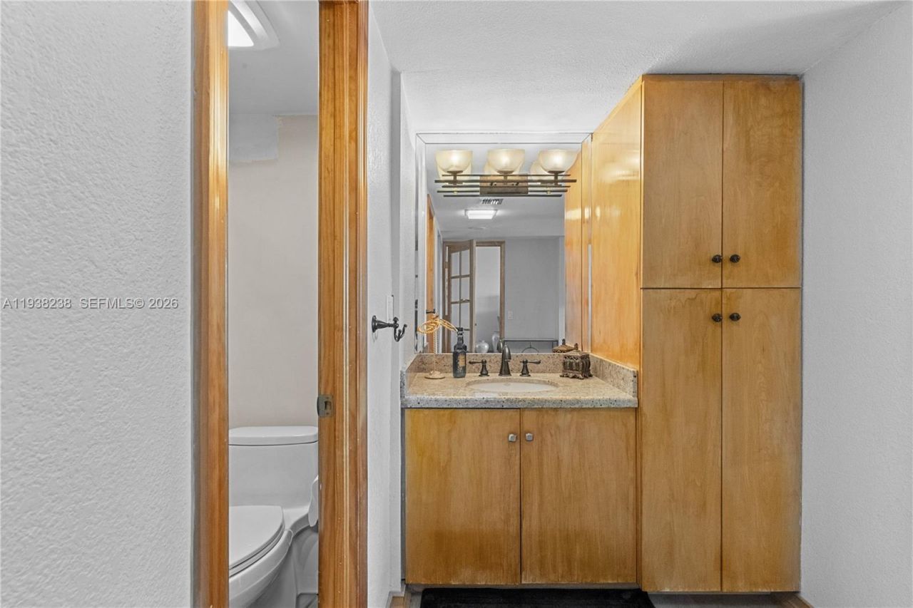 3675 N Country Club Dr, Unit 2404, Aventura, FL 33180 Photo