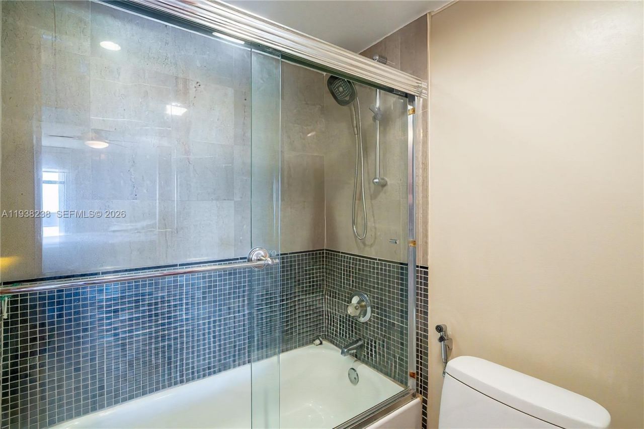 3675 N Country Club Dr, Unit 2404, Aventura, FL 33180 Photo