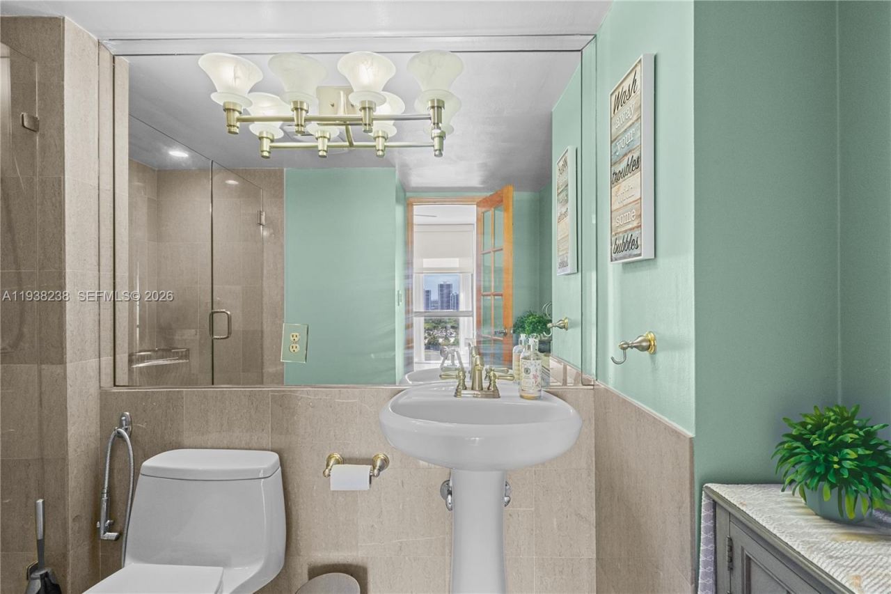 3675 N Country Club Dr, Unit 2404, Aventura, FL 33180 Photo