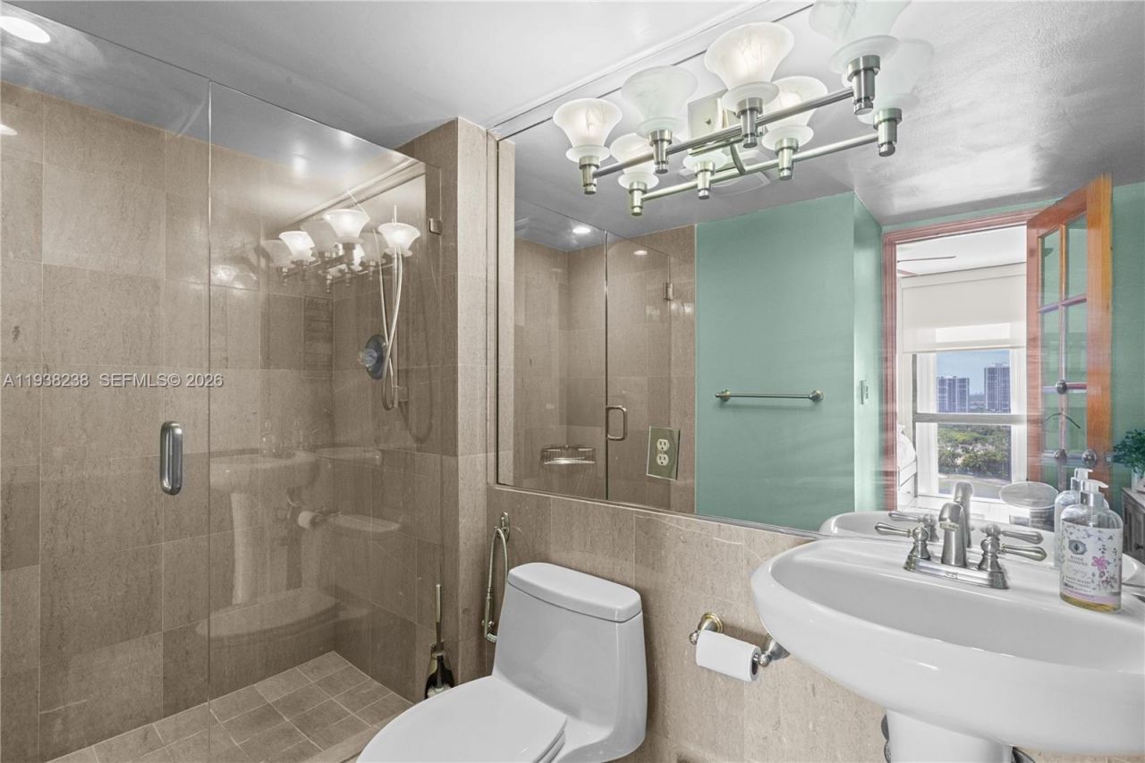 3675 N Country Club Dr, Unit 2404, Aventura, FL 33180 Photo