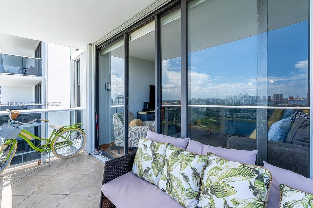 3675 N Country Club Dr, Unit 2404, Aventura, FL 33180 Photo