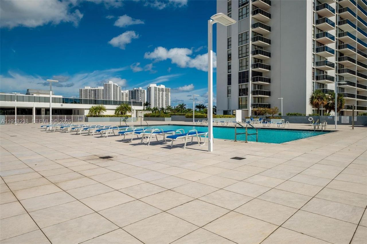3675 N Country Club Dr, Unit 2404, Aventura, FL 33180 Photo