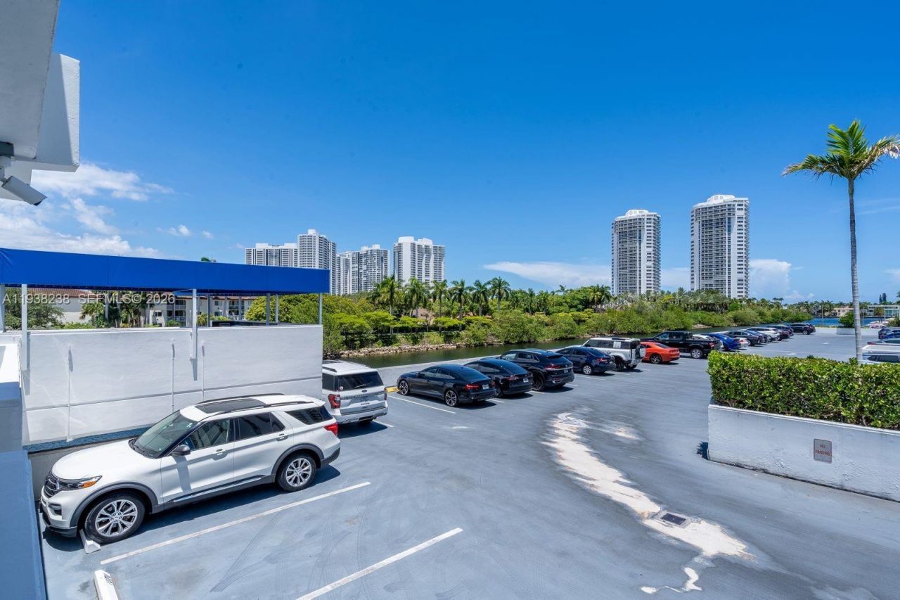 3675 N Country Club Dr, Unit 2404, Aventura, FL 33180 Photo