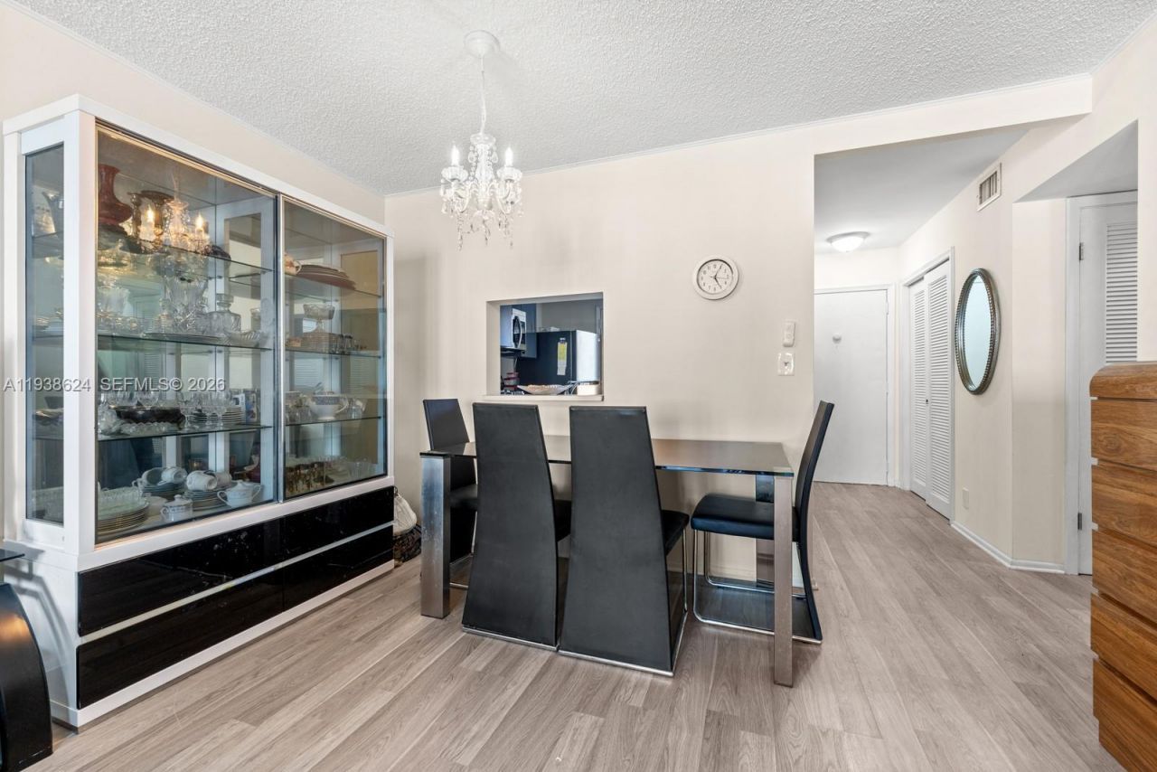 421 NE 14th Ave, Unit 405, Hallandale Beach, FL 33009 Photo