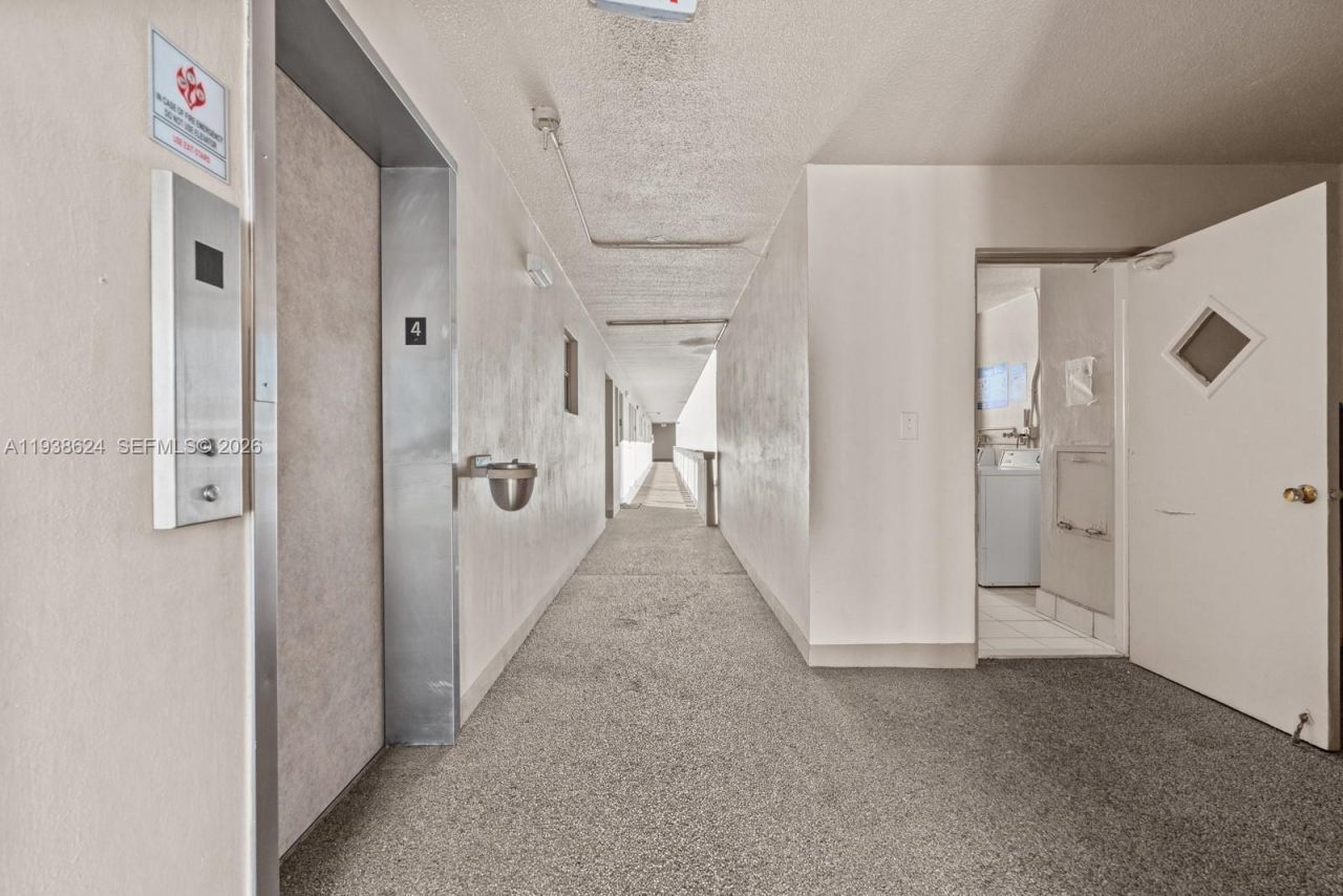 421 NE 14th Ave, Unit 405, Hallandale Beach, FL 33009 Photo