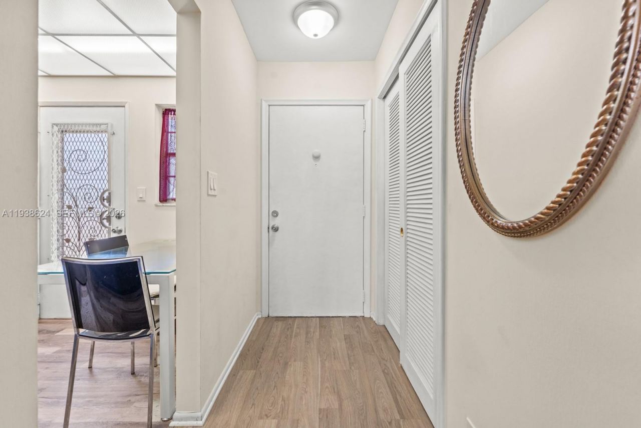 421 NE 14th Ave, Unit 405, Hallandale Beach, FL 33009 Photo