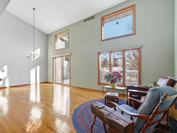 6733 W 82nd Street, Bloomington, MN 55438