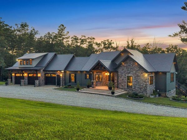 347 Charit Tr , Jamestown, TN 38556