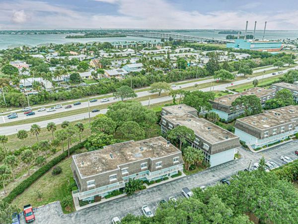 1901 Indian River Boulevard, Unit 206, Vero Beach, FL 32960