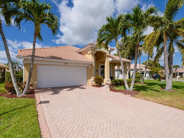 587 NW Lambrusco Drive, Port Saint Lucie, FL 34986