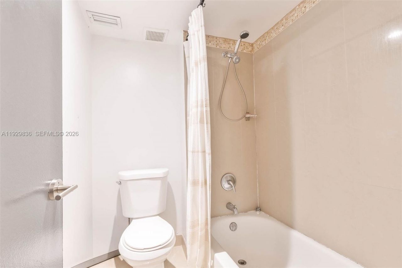 325 Lakeview Dr, Unit 102, Weston, FL 33326 Photo