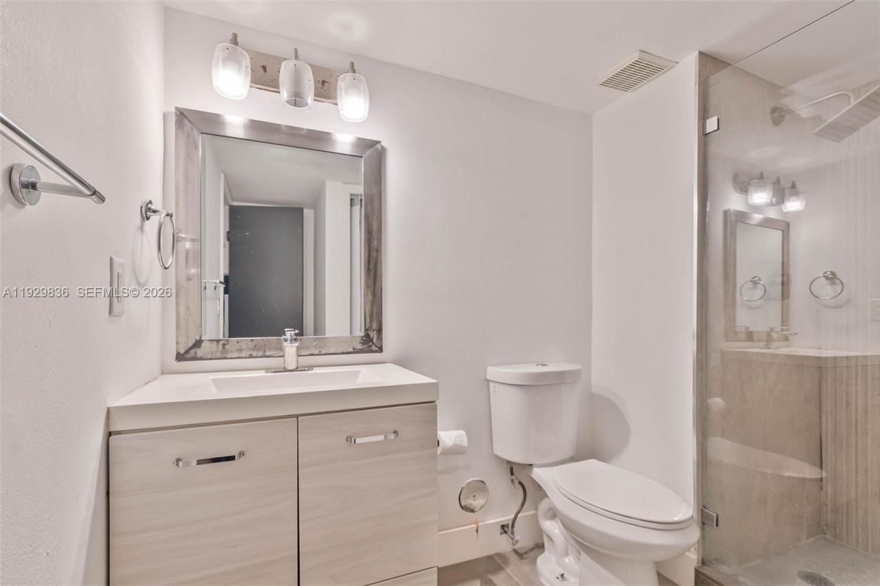 325 Lakeview Dr, Unit 102, Weston, FL 33326 Photo