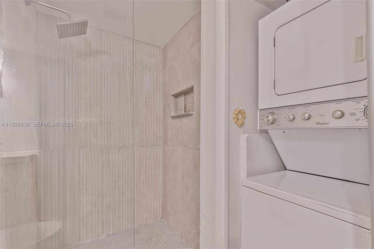 325 Lakeview Dr, Unit 102, Weston, FL 33326 Photo