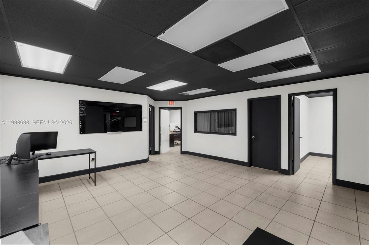 1905 NW 93rd Ave, Doral, FL 33172 Photo