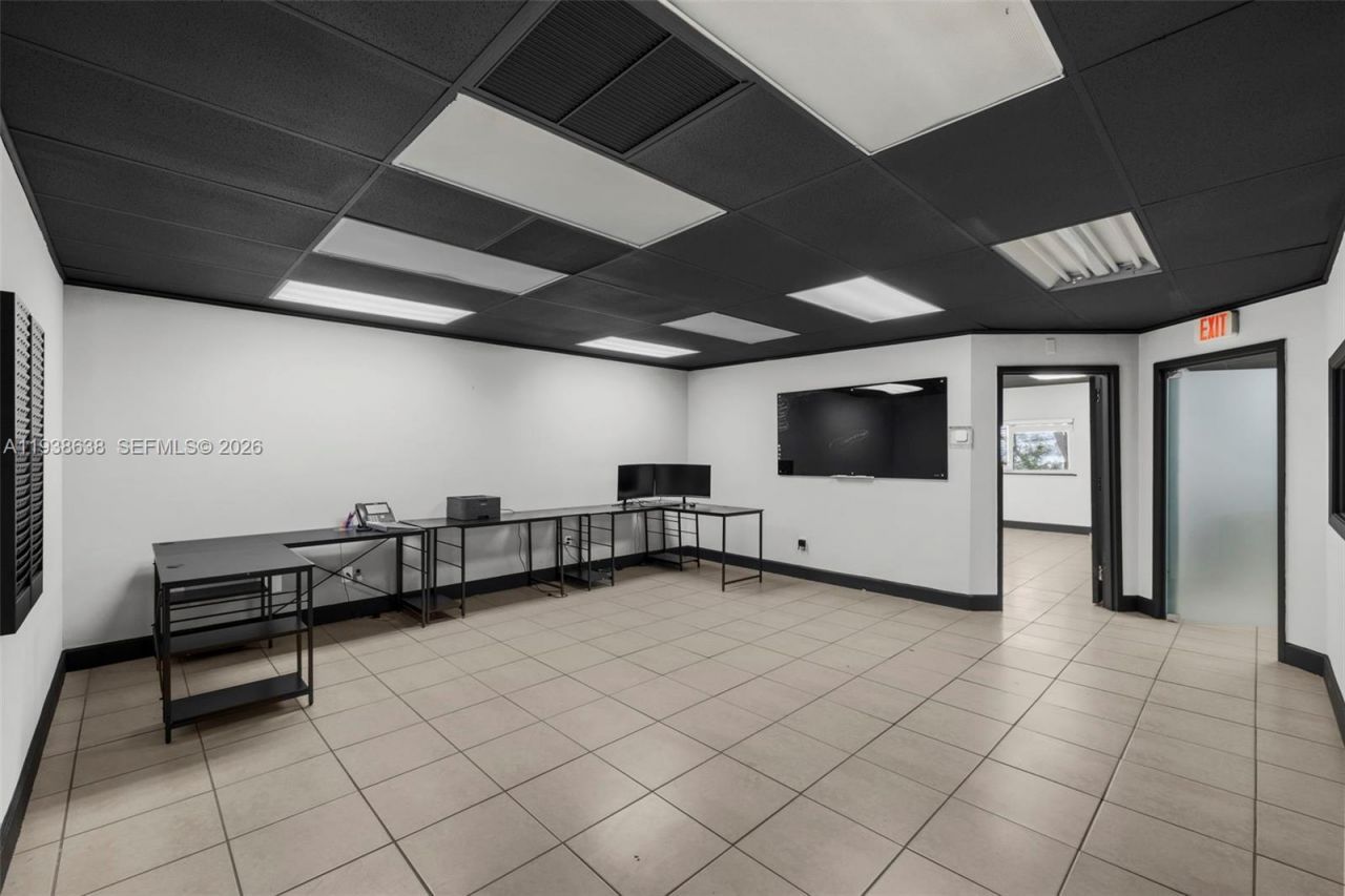 1905 NW 93rd Ave, Doral, FL 33172 Photo