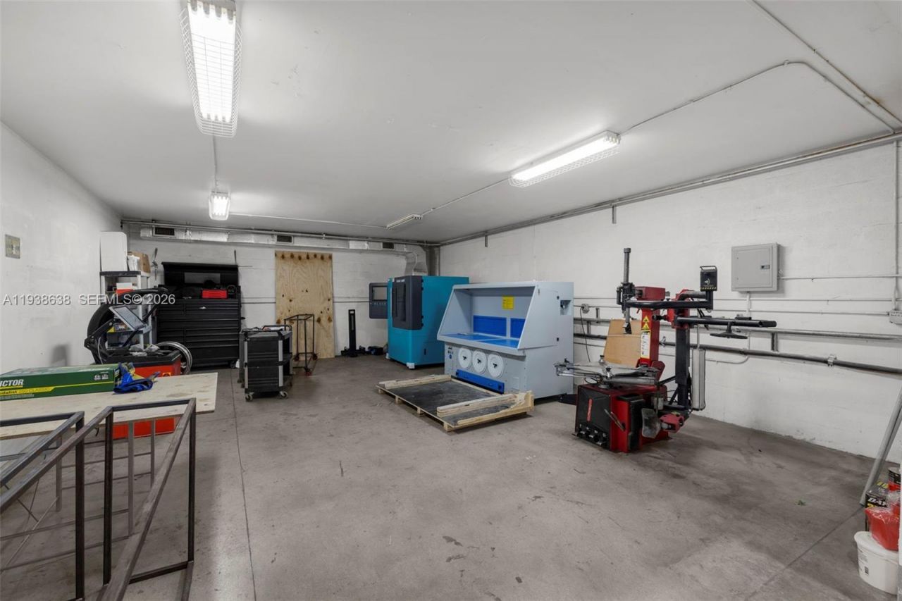 1905 NW 93rd Ave, Doral, FL 33172 Photo