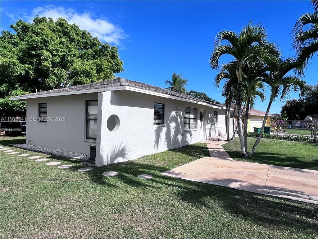 614 6th Avenue Cir, Immokalee, FL 34142 Photo