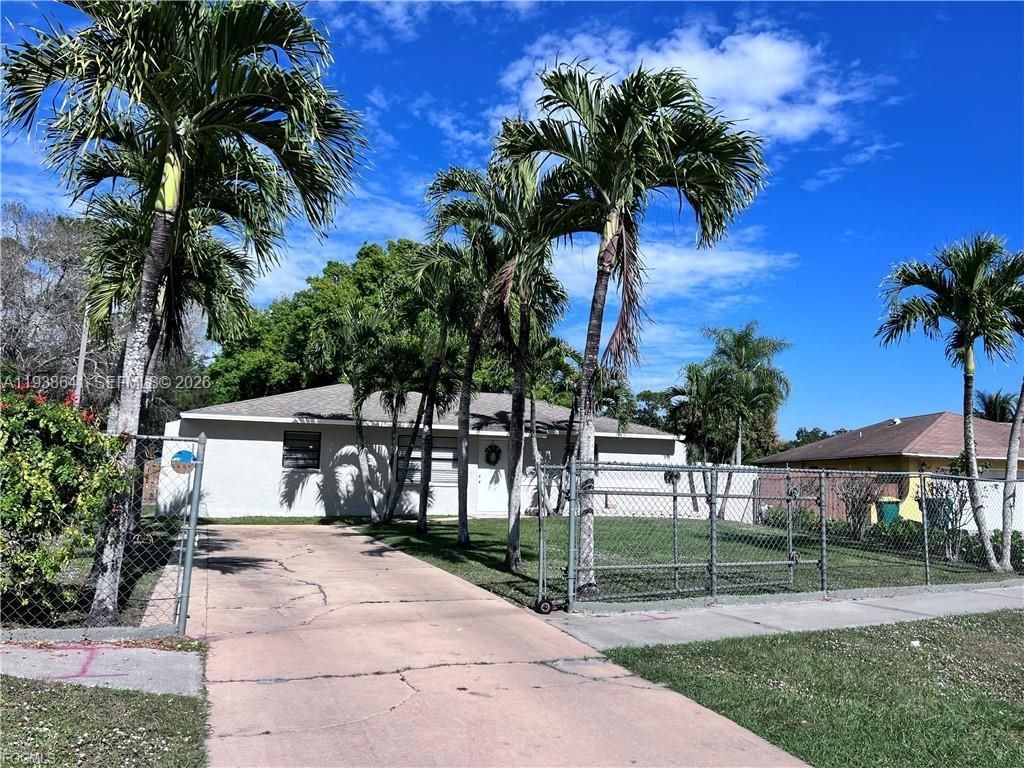 614 6th Avenue Cir, Immokalee, FL 34142 Photo