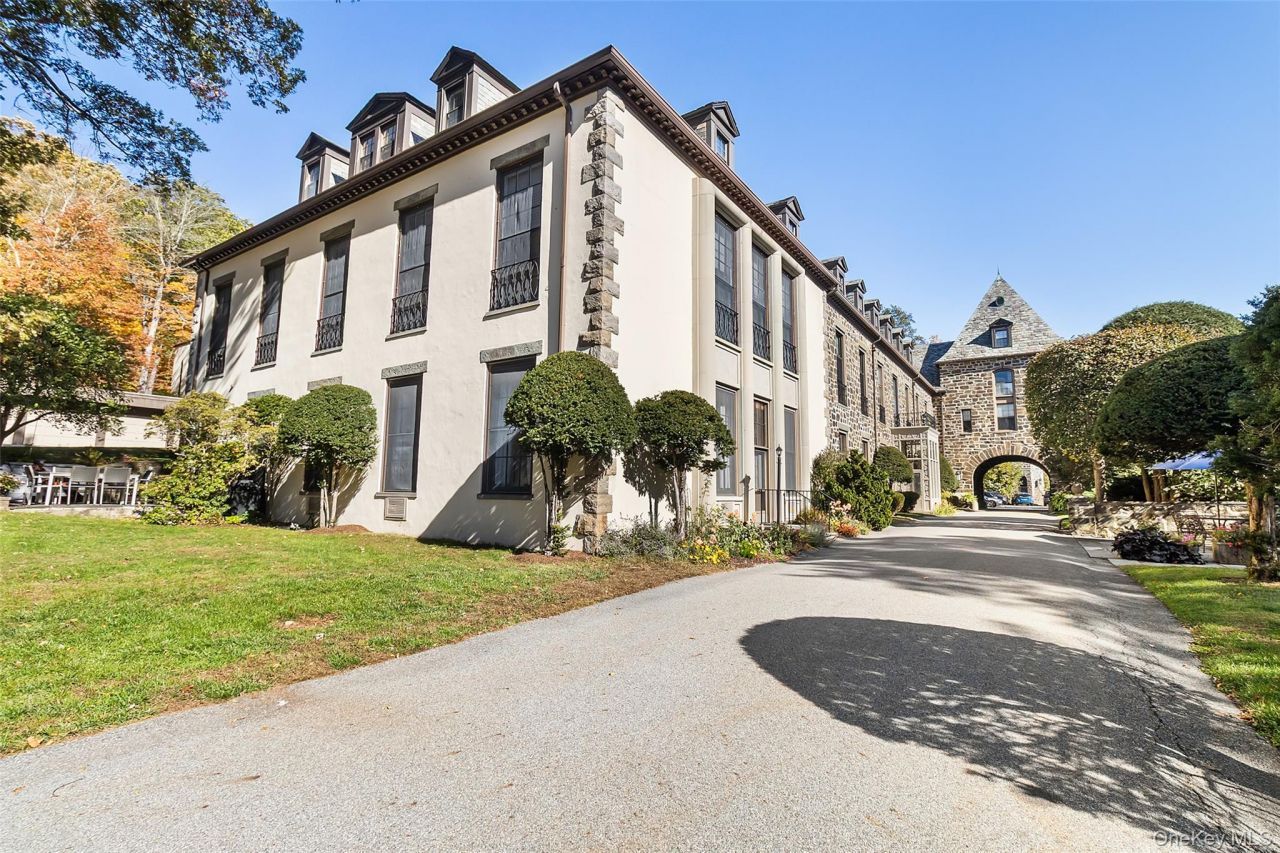 341 Furnace Dock Road, Unit 1, Cortlandt Manor, NY 10567 Main Photo