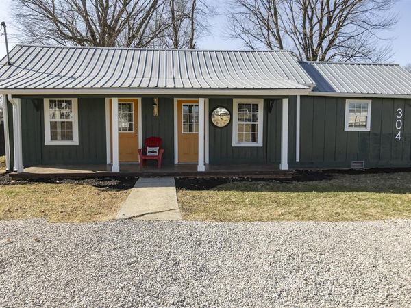 304 Quigley Street , Cave City, KY 42127