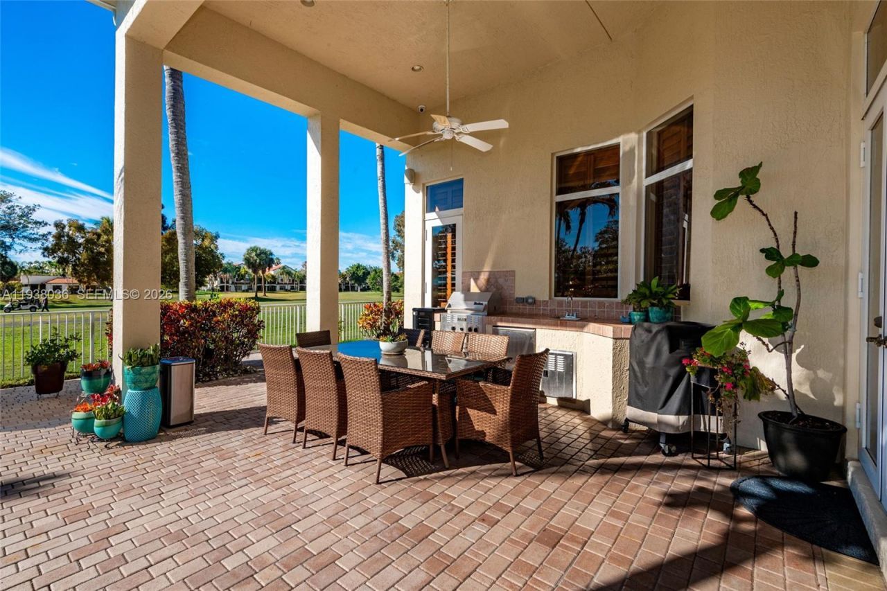 610 W Enclave Cir W, Pembroke Pines, FL 33027 Photo