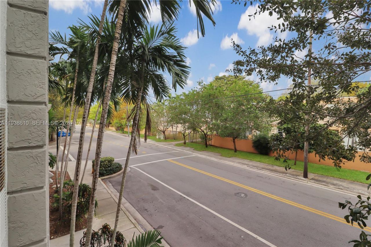 6001 SW 70th St, Unit 249, South Miami, FL 33143 Photo