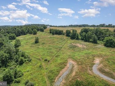 281 N LEWISBERRY ROAD, MECHANICSBURG, PA 17055