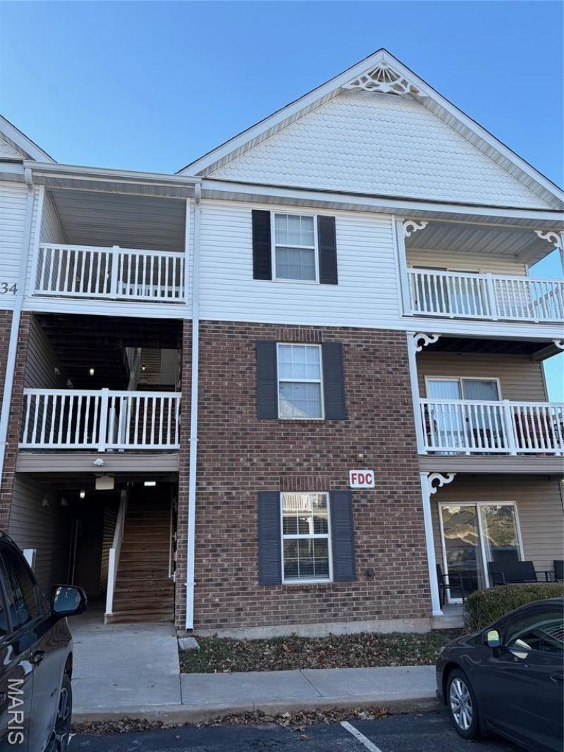 613 Saravalle Drive, Saint Peters, MO 63376 Main Photo