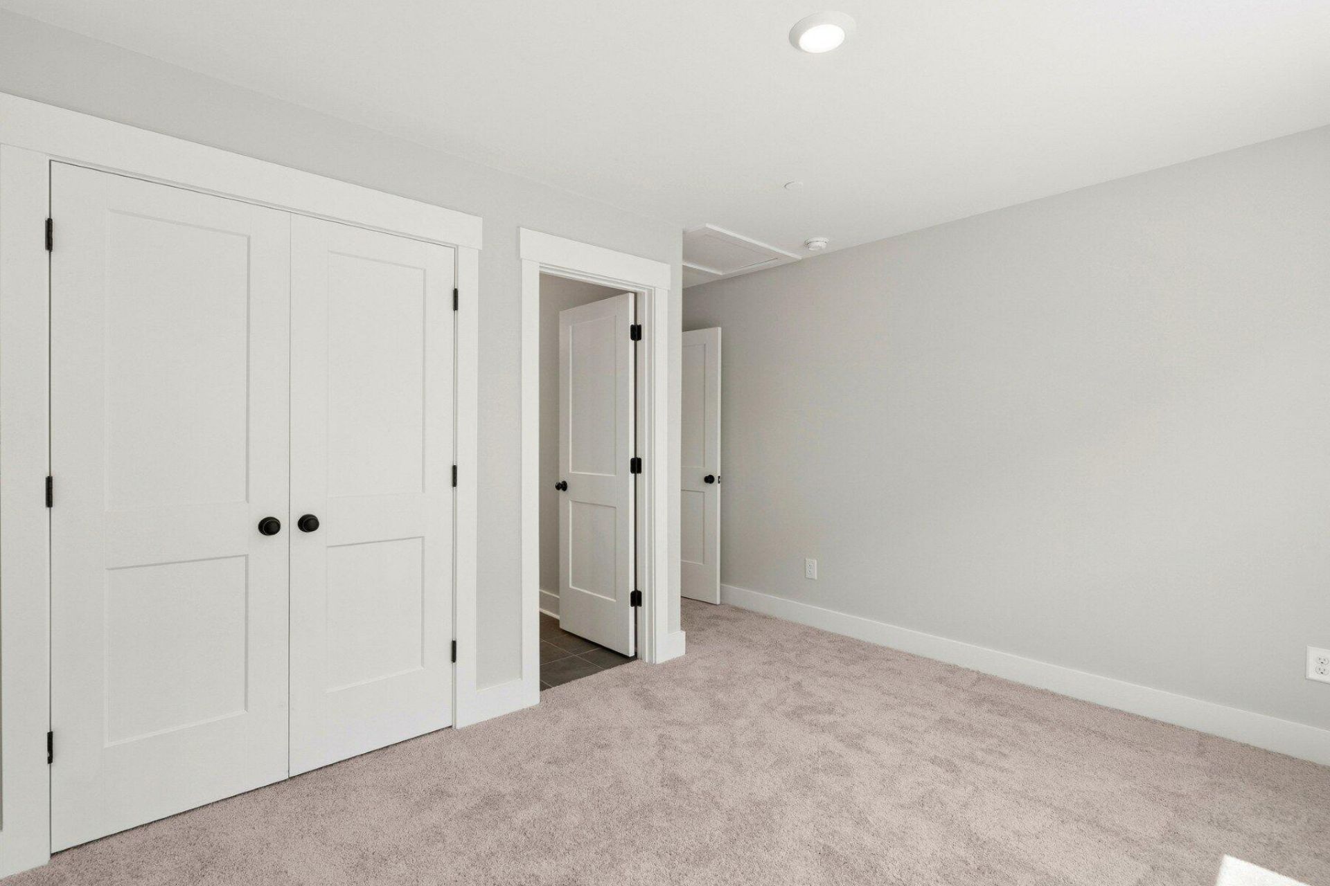 240 Newtown Creek Drive Photo 13