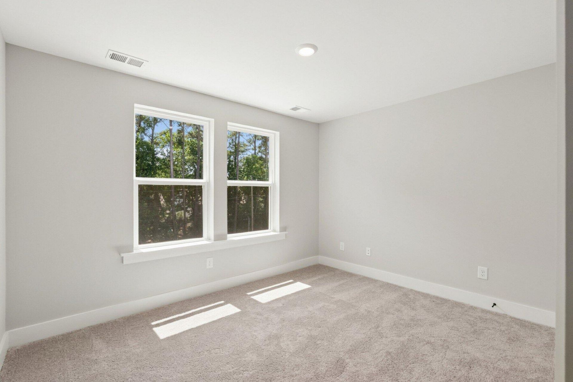 240 Newtown Creek Drive Photo 14