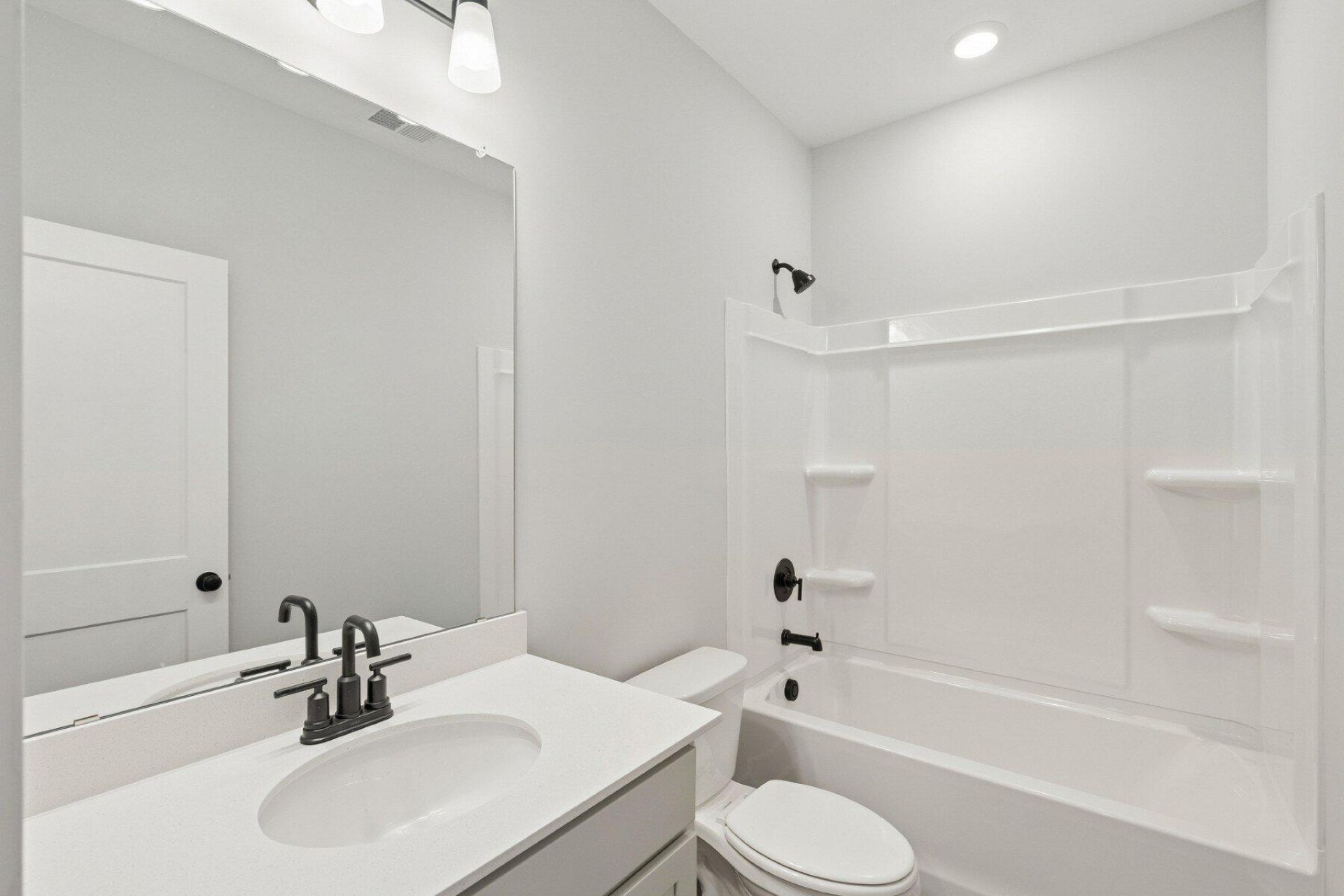 240 Newtown Creek Drive Photo 16