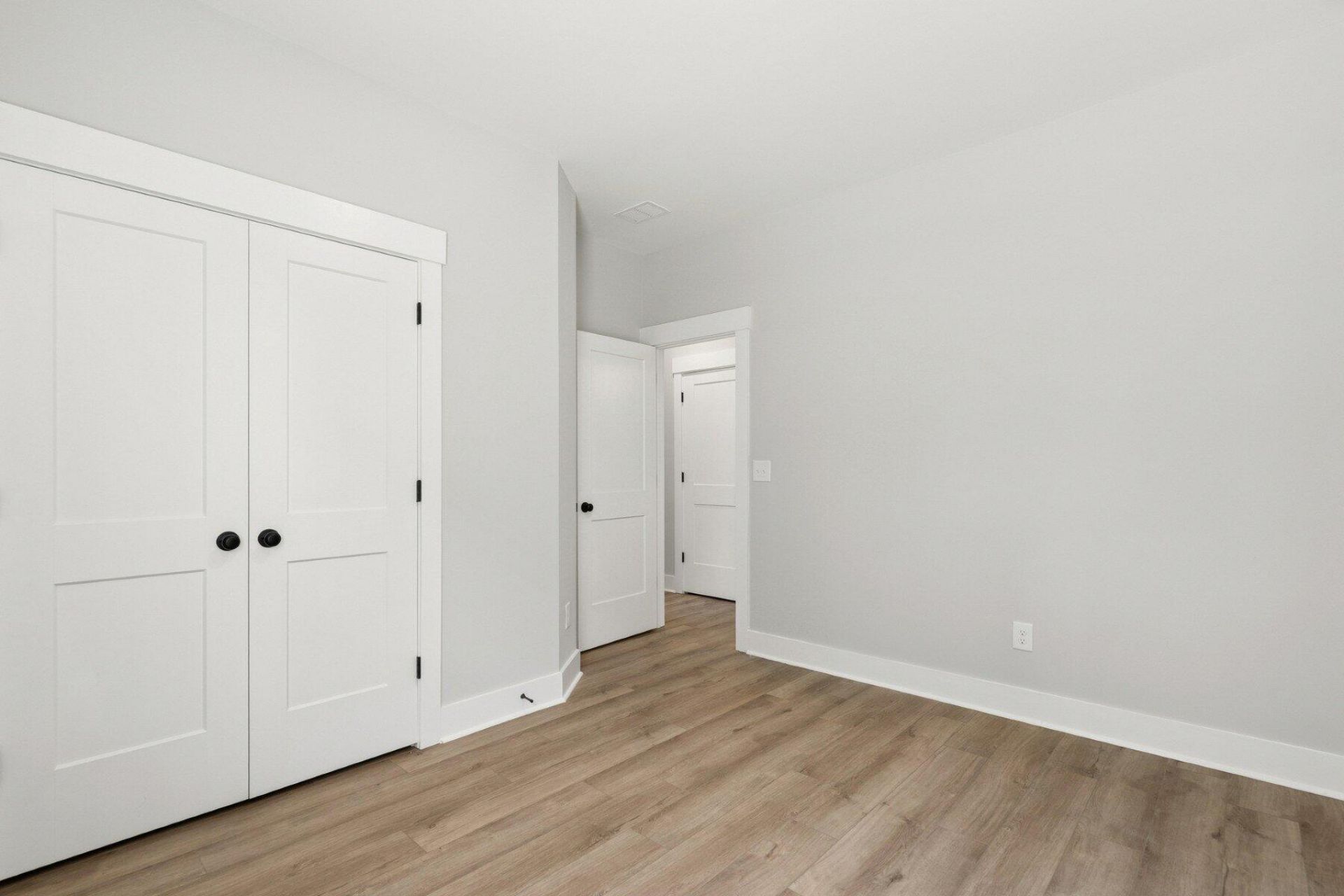 240 Newtown Creek Drive Photo 17