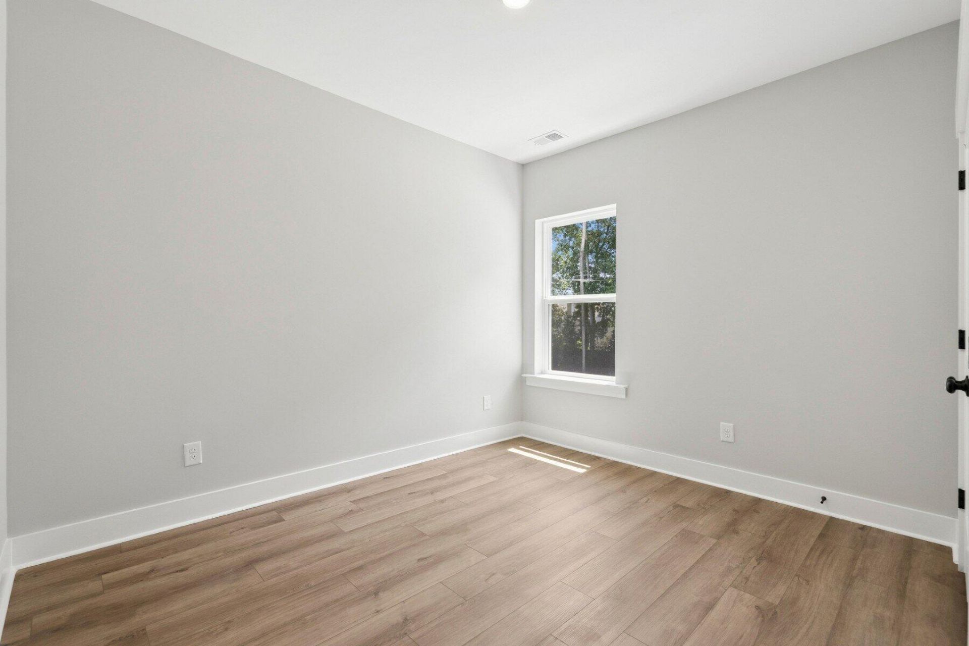 240 Newtown Creek Drive Photo 18