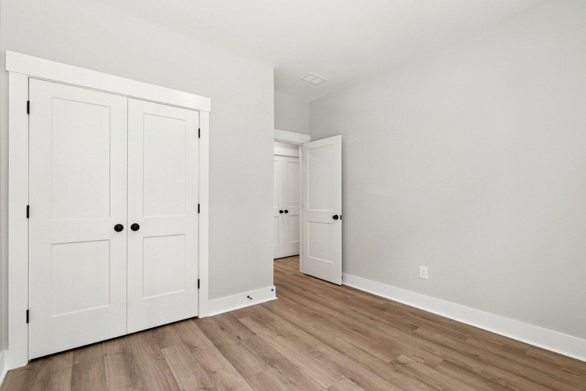 240 Newtown Creek Drive Photo 19
