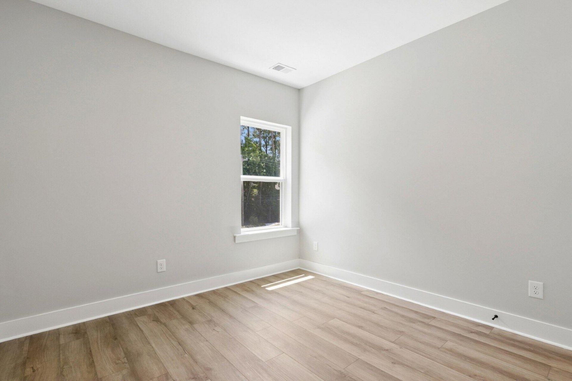 240 Newtown Creek Drive Photo 20