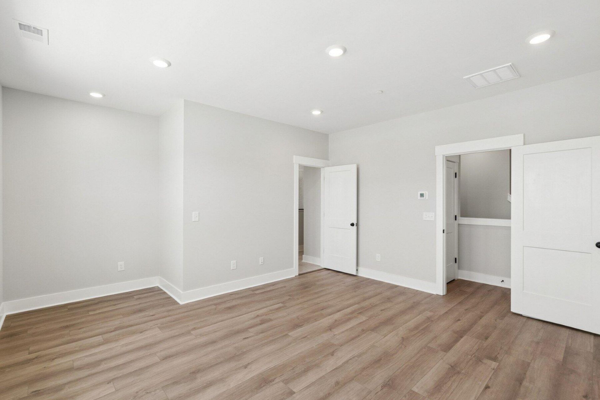 240 Newtown Creek Drive Photo 25