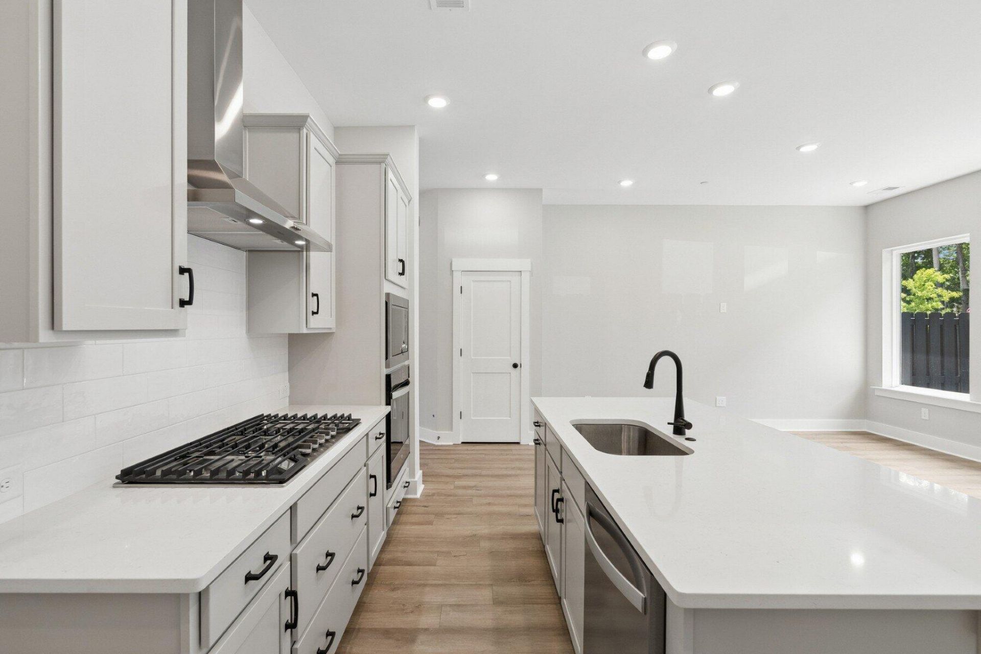 240 Newtown Creek Drive Photo 5