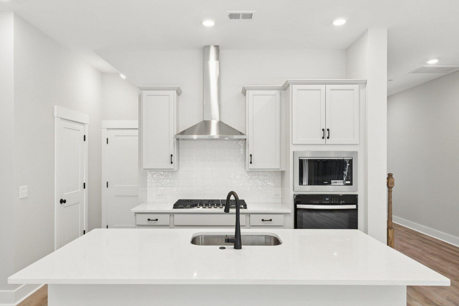 240 Newtown Creek Drive Photo 6