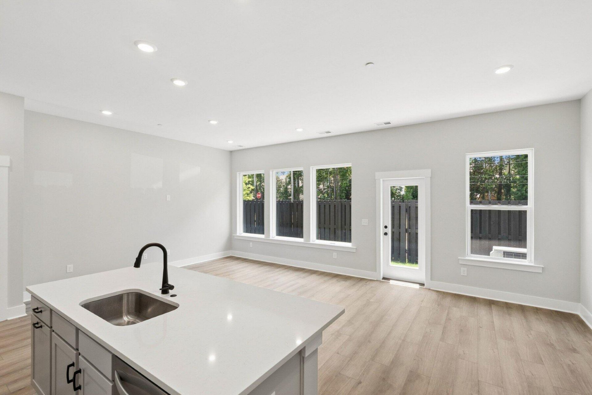 240 Newtown Creek Drive Photo 7