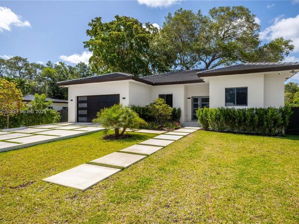 1030 NE 121st St, Biscayne Park, FL 33161