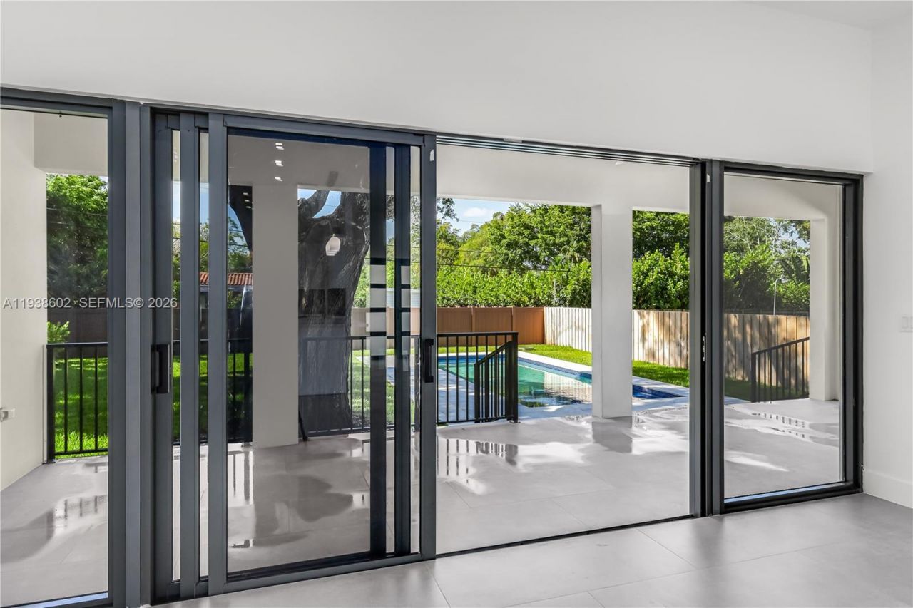 1030 NE 121st St , Biscayne Park, FL 33161 Photo