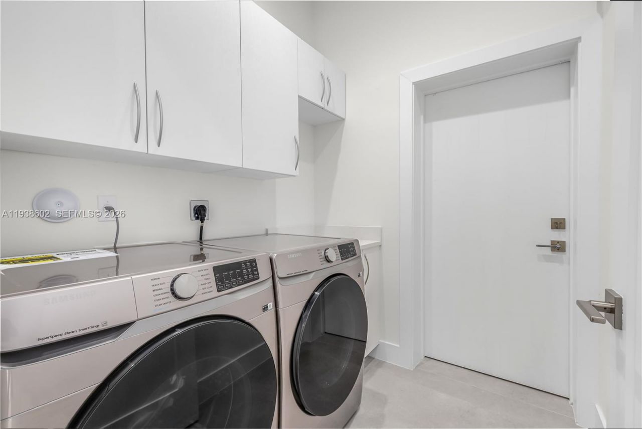 1030 NE 121st St , Biscayne Park, FL 33161 Photo