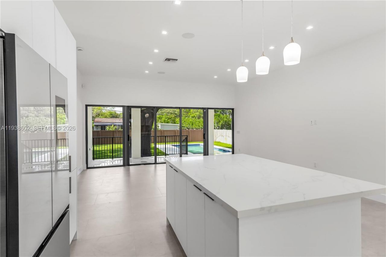 1030 NE 121st St, Biscayne Park, FL 33161 Photo